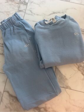 ALO Yoga celestial blue set